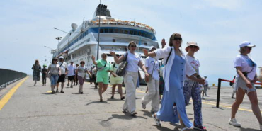 Dev turist gemisi Sinop limanından ayrıldı