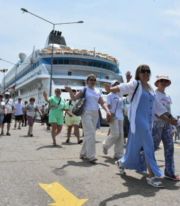 Dev turist gemisi Sinop limanından ayrıldı