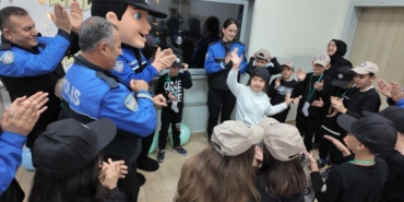 Samsun polisinden özel birey Derin'e sürpriz ziyaret