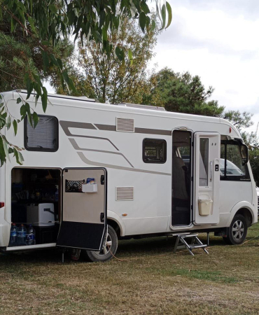 Karavanlı İngiliz turistler Sinop'ta mola verdi