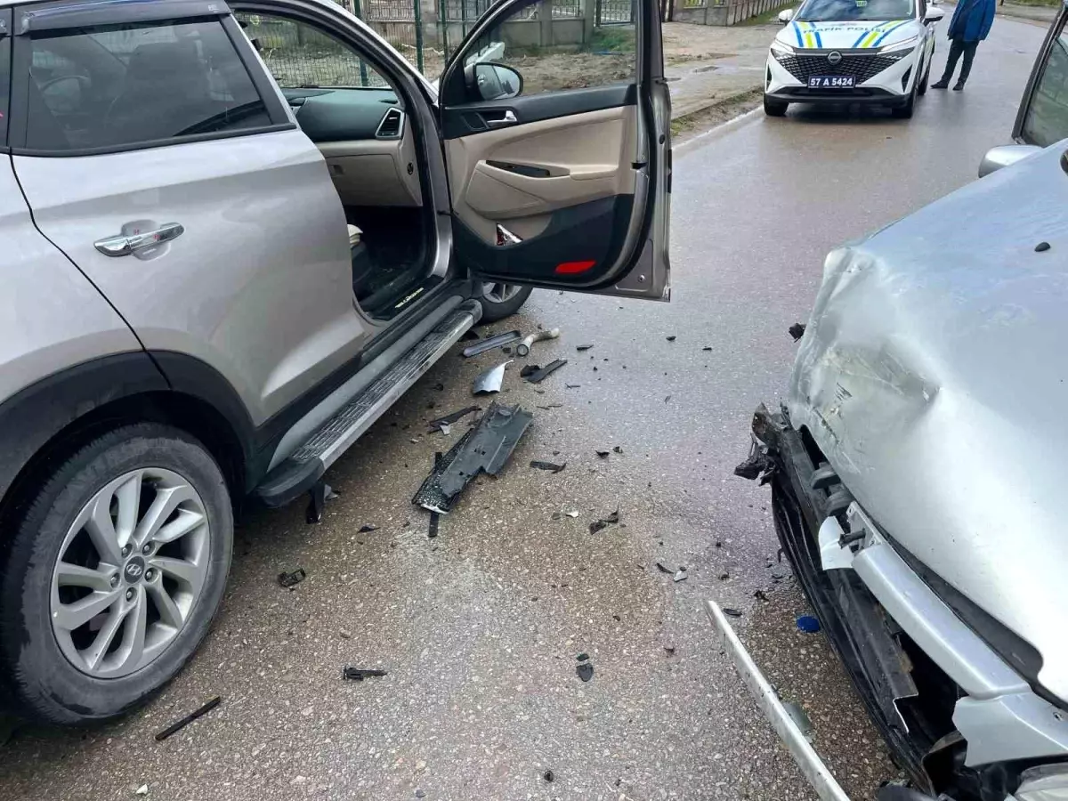 Sinop'ta Trafik Kazası: Maddi Hasar