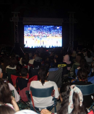 Sinoplular tek yürek filenin sultanlarını izledi