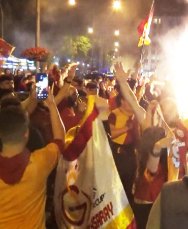 Sinop'ta Galatasaray taraftarları şampiyonluğu kutladı