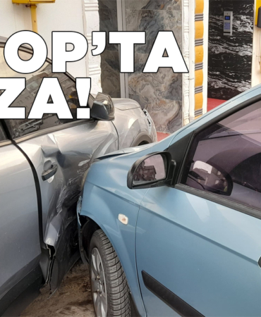 Kontrolü kaybeden sürücü park halindeki araca çarptı