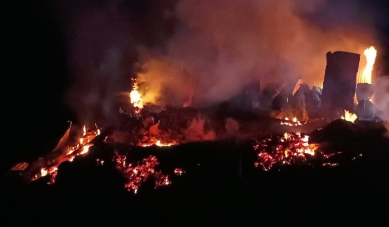Sinop’ta çıkan yangında bir ev küle döndü