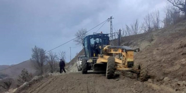 Sinop’ta heyelan nedeniyle kapanan köy yolu ulaşıma açıldı
