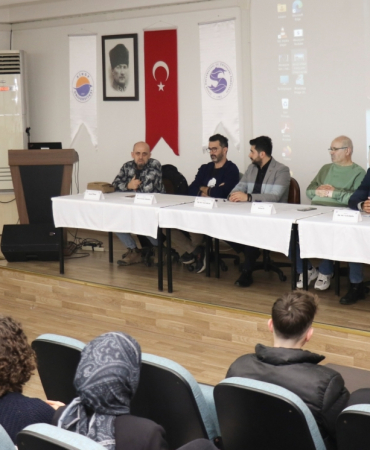 Sinop’ta sağlık çalışanları deneyimlerini öğrencilerle paylaştı