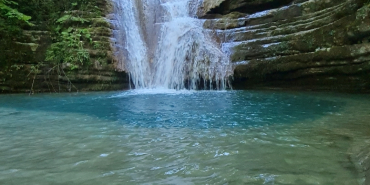 Sinop'un Doğal Hazinesi: Tatlıca Şelaleleri ziyaretçilerini büyülüyor