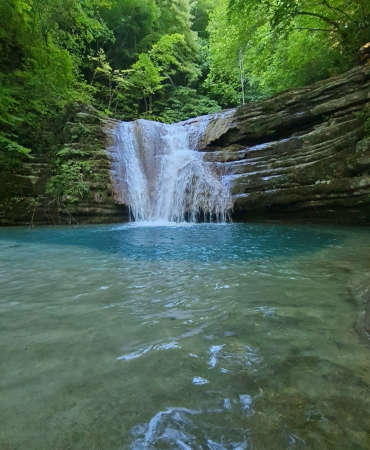 Sinop'un Doğal Hazinesi: Tatlıca Şelaleleri ziyaretçilerini büyülüyor