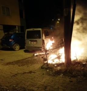 Park halindeki araçta yangın çıktı