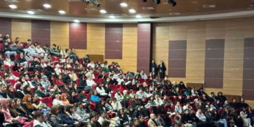 Türkiye’nin ilk deneyimsel test pilotu Özpala, öğrencilerle buluştu