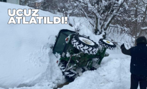 Yoldan çıkan traktör devrildi