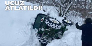 Yoldan çıkan traktör devrildi