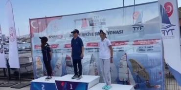 Sinoplu küçük yelkencilerden gururlandıran başarı