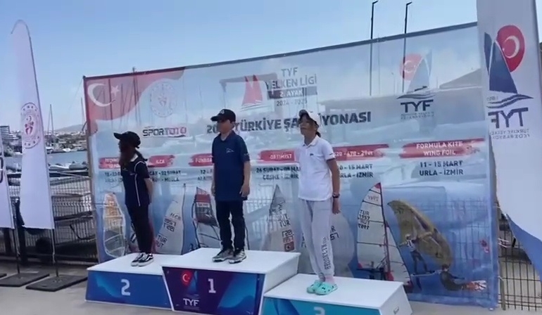 Sinoplu küçük yelkencilerden gururlandıran başarı