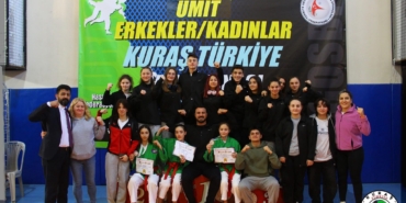 Sinoplu sporcular şampiyonadan madalyalarla döndü