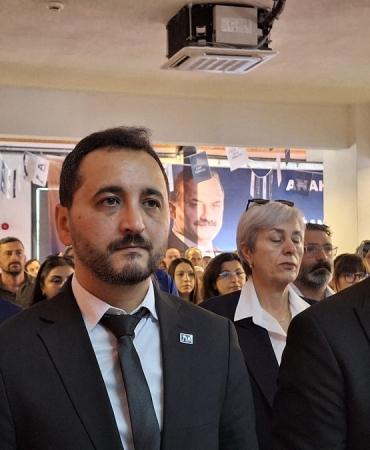 Oyların tamamını alarak başkanlığa seçildi