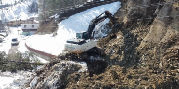 Sinop’ta heyelanda kapanan köy yolu yeniden ulaşıma açıldı