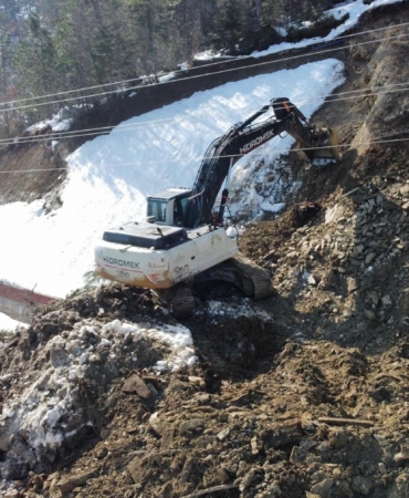 Sinop’ta heyelanda kapanan köy yolu yeniden ulaşıma açıldı