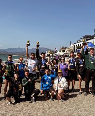 Sinoplu sporcular kupalarla döndü