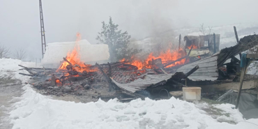 Yangın kar ile söndürüldü