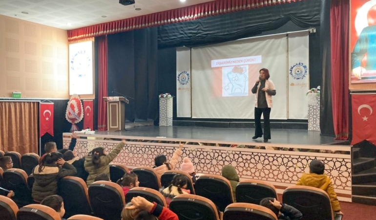 Öğrenciler, ağız ve diş sağlığı konusunda bilgilendirildi