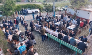 Köylüler bayram sabahı birlik sofrasında buluştu