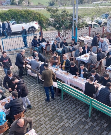 Köylüler bayram sabahı birlik sofrasında buluştu