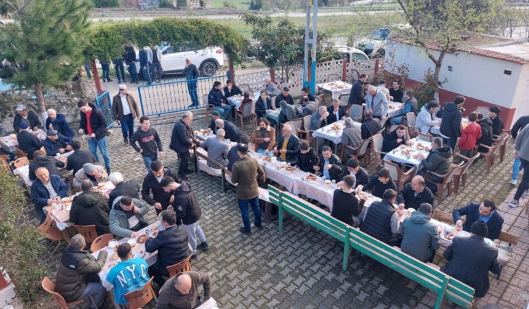 Köylüler bayram sabahı birlik sofrasında buluştu