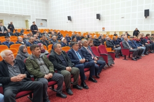 350 çiftçiye ayçiçeği tohumluğu dağıtıldı