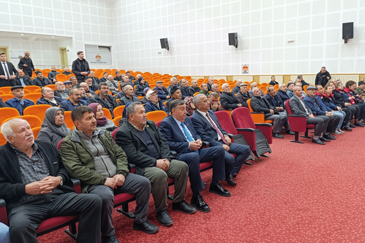 350 çiftçiye ayçiçeği tohumluğu dağıtıldı
