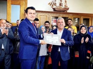 Sinop Milletvekili Nazım Maviş mazbatasını aldı