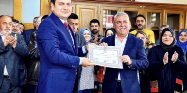 Sinop Milletvekili Nazım Maviş mazbatasını aldı