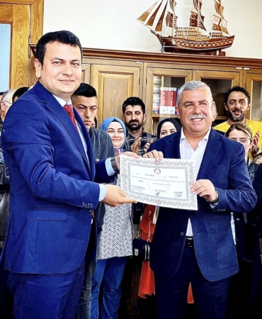 Sinop Milletvekili Nazım Maviş mazbatasını aldı