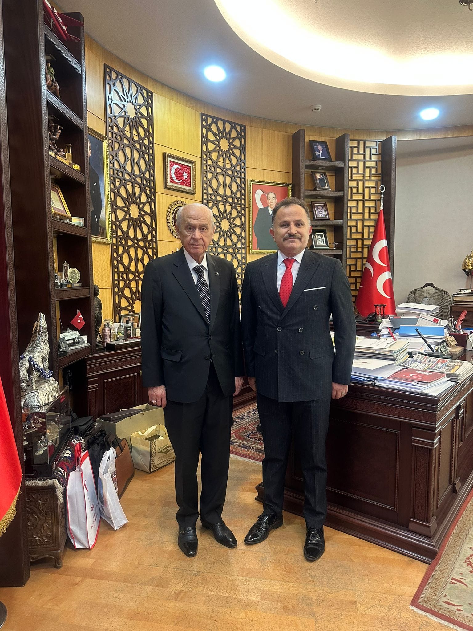 MHP Lideri Bahçeli, Büyükkayıkçı'yı makamında kabul etti.