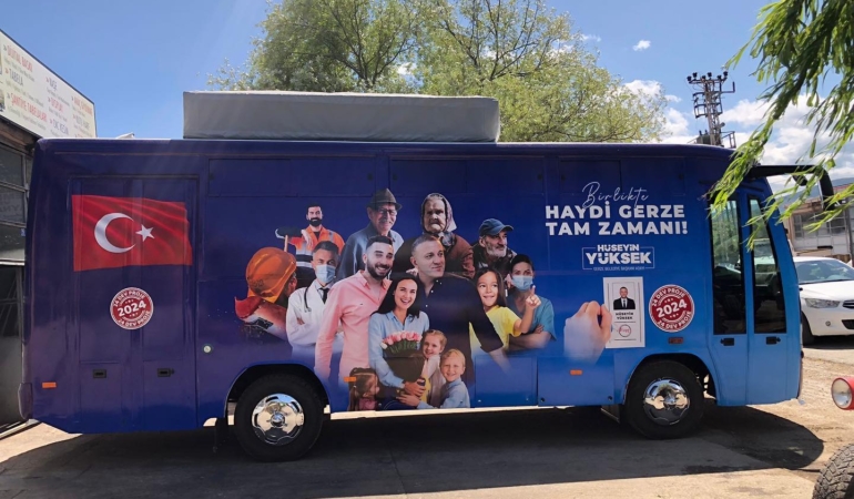 Hüseyin Yüksek, seçim için hazırlanan otobüsüyle sahaya iniyor!