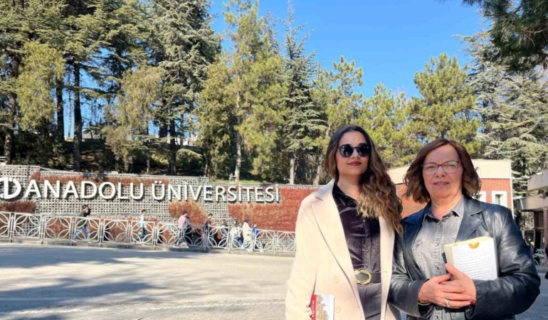 40 yıl sonunda kızıyla birlikte öğrenci oldu