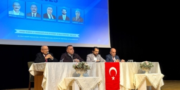 Tanınmış gazeteciler Boyabat'ta gençlerle buluştu