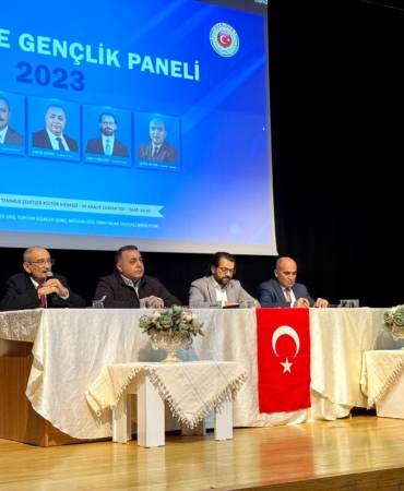 Tanınmış gazeteciler Boyabat'ta gençlerle buluştu