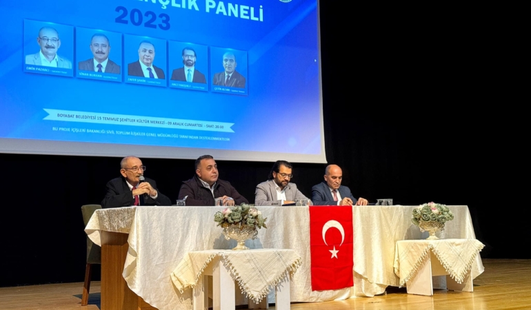 Tanınmış gazeteciler Boyabat'ta gençlerle buluştu