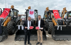 İlçeye iş makineleri hibe edildi