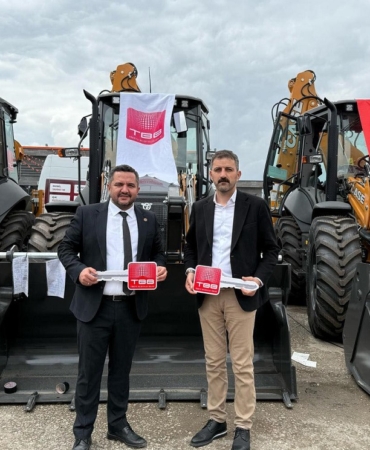 İlçeye iş makineleri hibe edildi