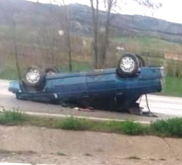 Sinop yolunda otomobil takla attı