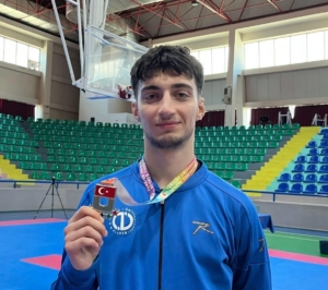 Sinoplu sporcu Taekwondo Şampiyonası’nda ikinci oldu