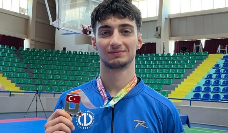 Sinoplu sporcu Taekwondo Şampiyonası’nda ikinci oldu