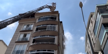 5 katlı binanın zemin katında yangın çıktı