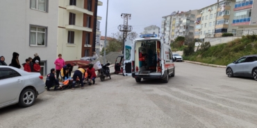 SİNOP’TA 3 TEKERLEKLİ MOTOSİKLET DEVRİLDİ: 2 YARALI