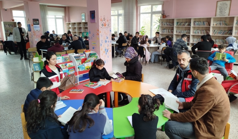 Çocuklar kitap okuma etkinliğinde buluştu