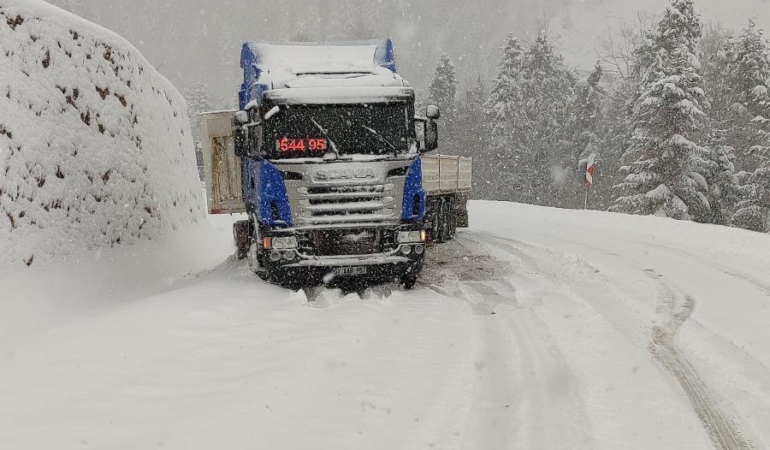 Sinop’ta kar, Nisan ayında şaşırttı