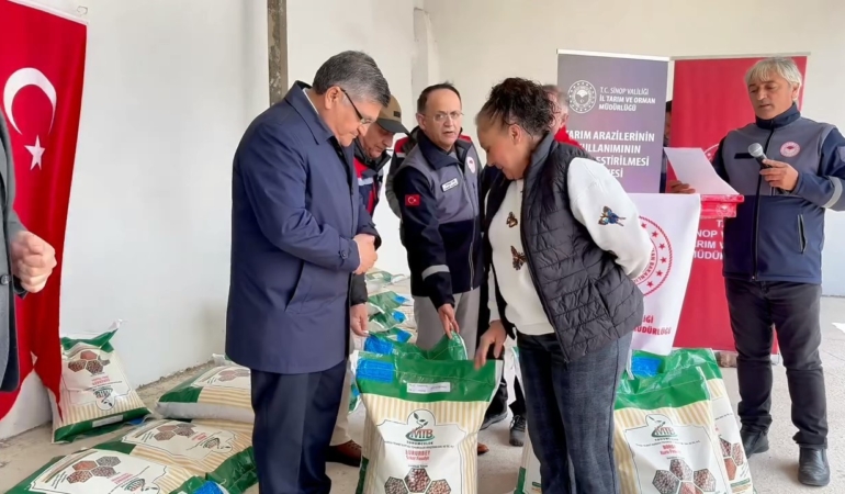 Sinop’ta çiftçilere kuru fasulye tohumu dağıtıldı